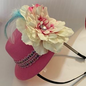 Bundle 2 for $10 Sm pink hat headband with flower